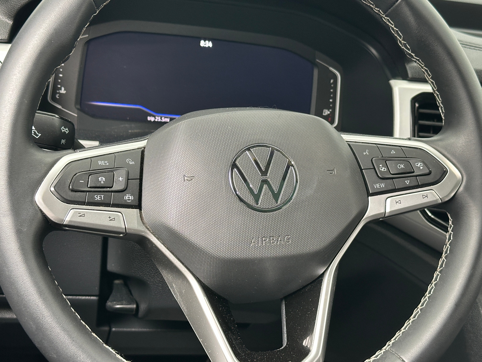 Thumbnail: 2022 Volkswagen Atlas - 4