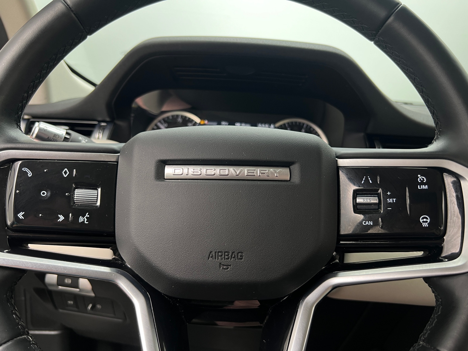 Thumbnail: 2022 Land Rover Discovery Sport - 4