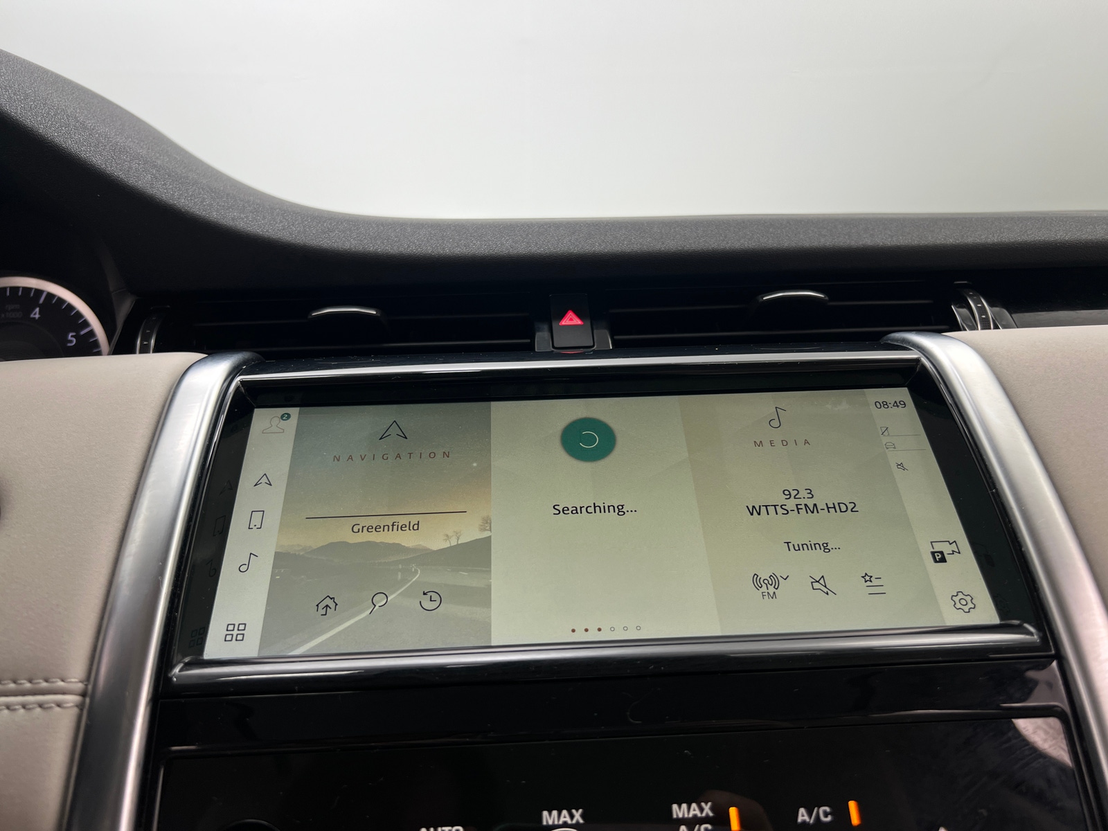 Thumbnail: 2022 Land Rover Discovery Sport - 3