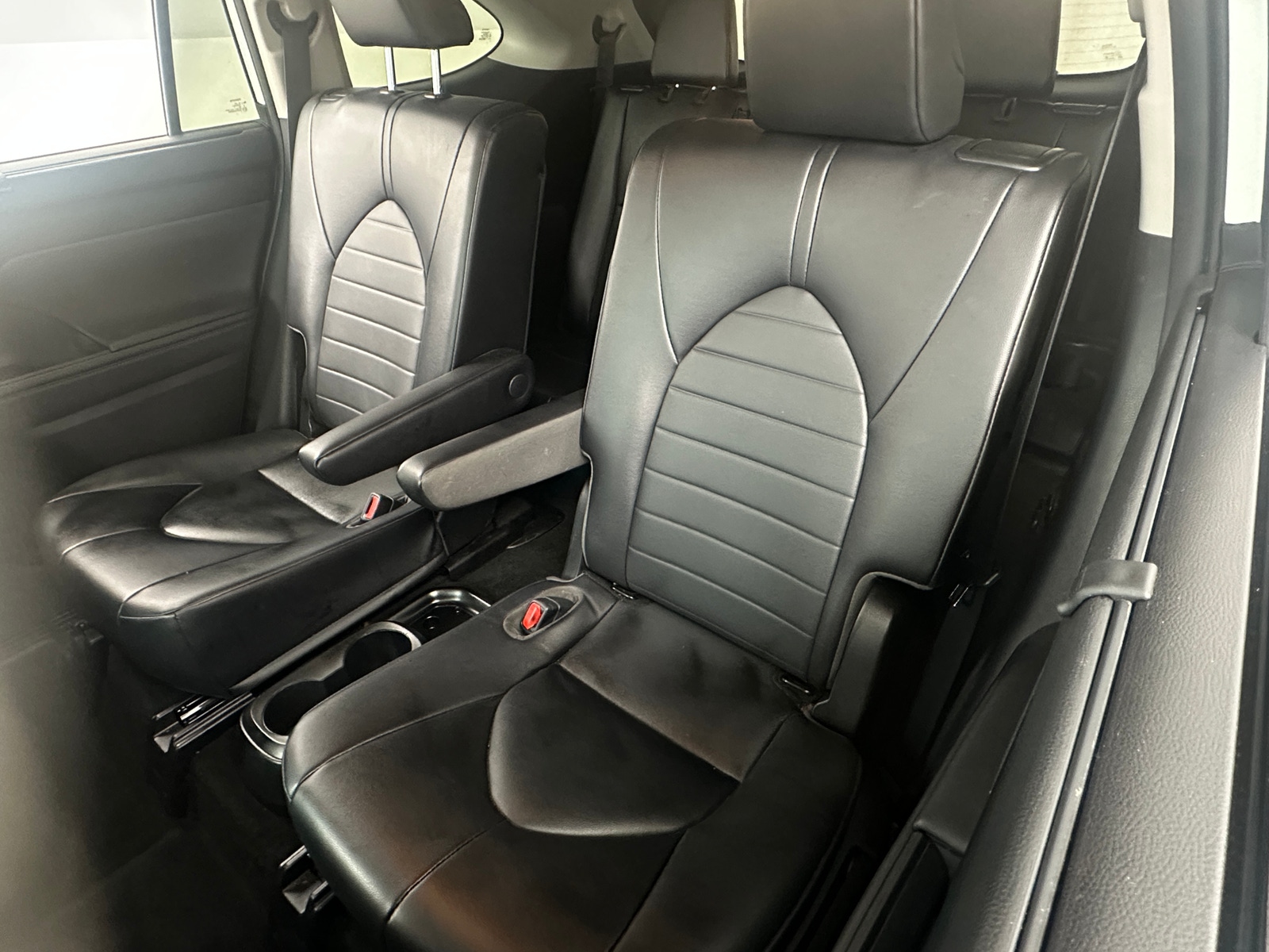 Thumbnail: 2022 Toyota Highlander - 5