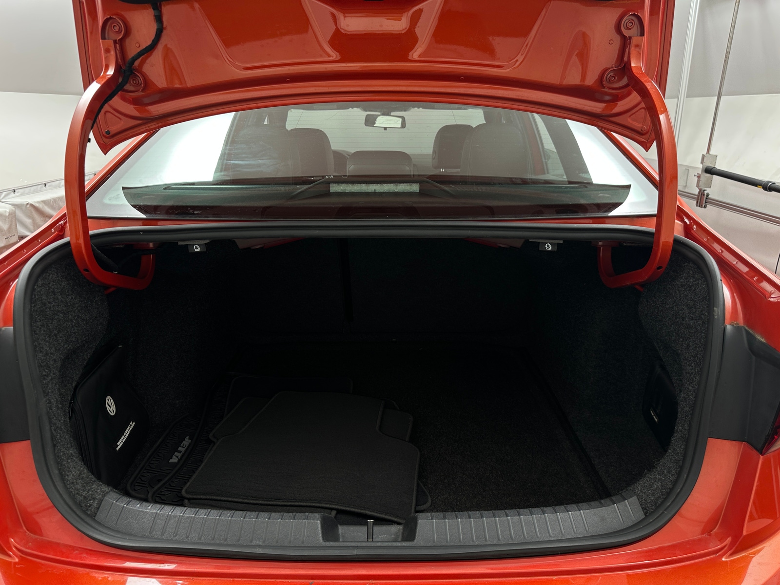 Thumbnail: 2019 Volkswagen Jetta - 6