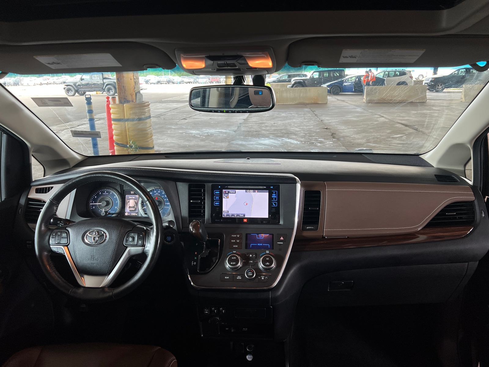 Thumbnail: 2017 Toyota Sienna - 2
