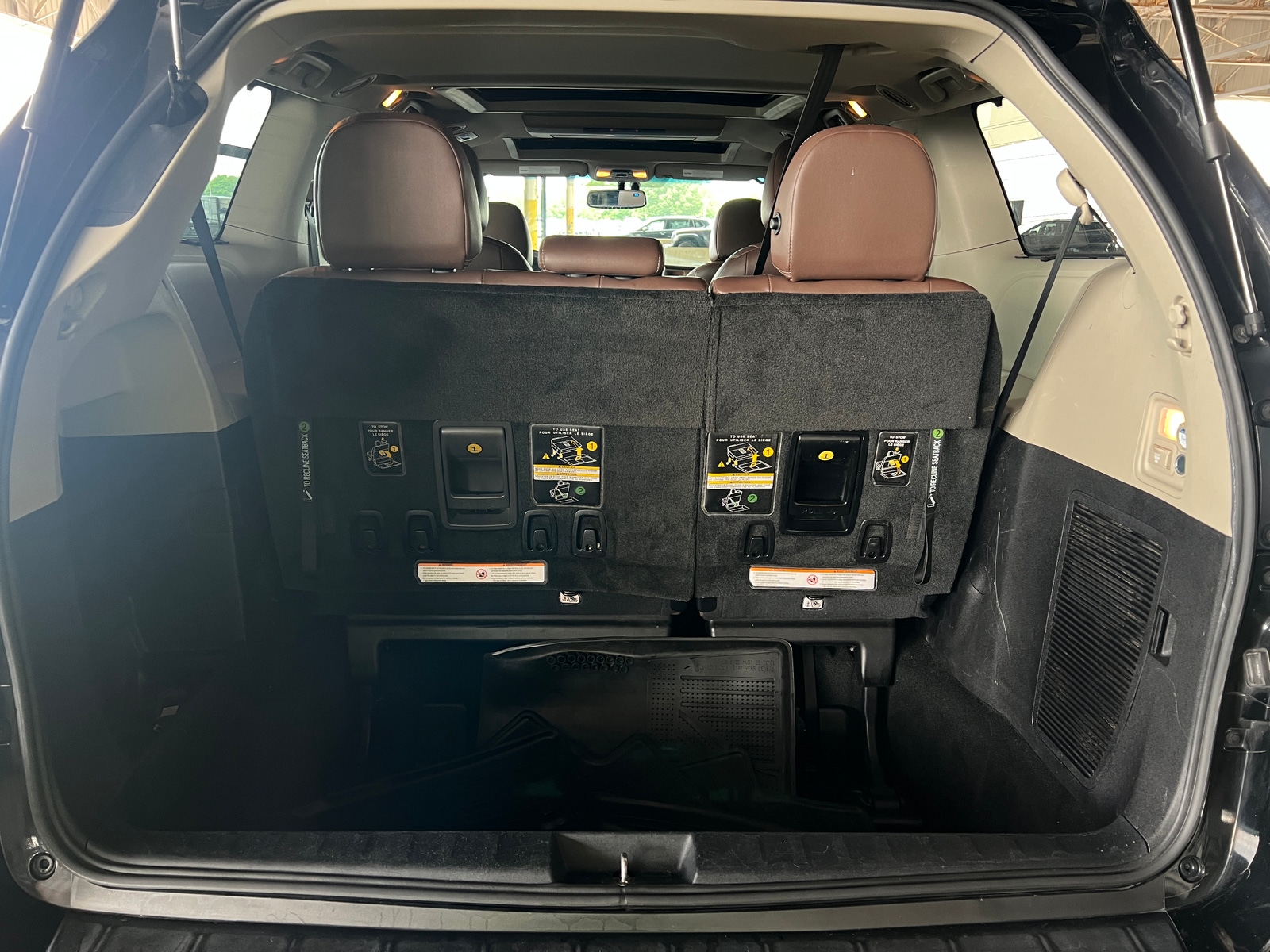 Thumbnail: 2017 Toyota Sienna - 6