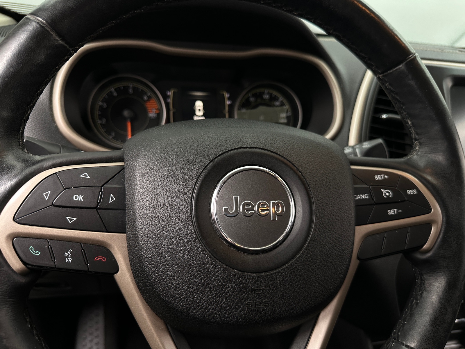 Thumbnail: 2016 Jeep Cherokee - 5