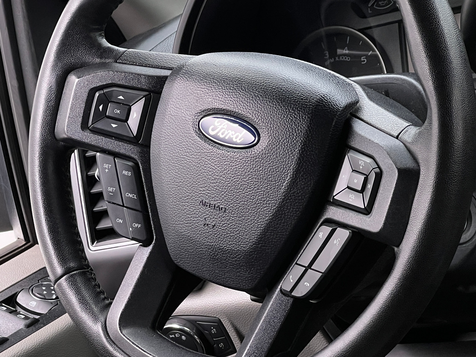 Thumbnail: 2019 Ford Econoline - 5