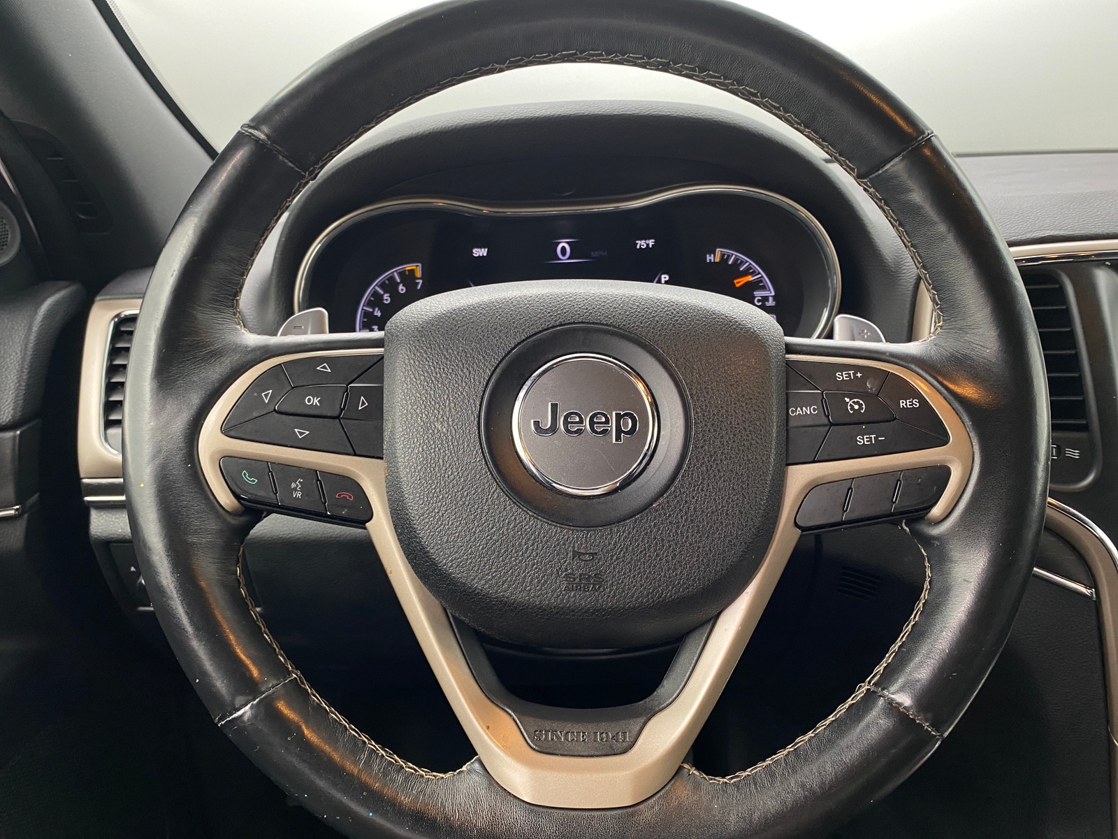 Thumbnail: 2017 Jeep Grand Cherokee - 4
