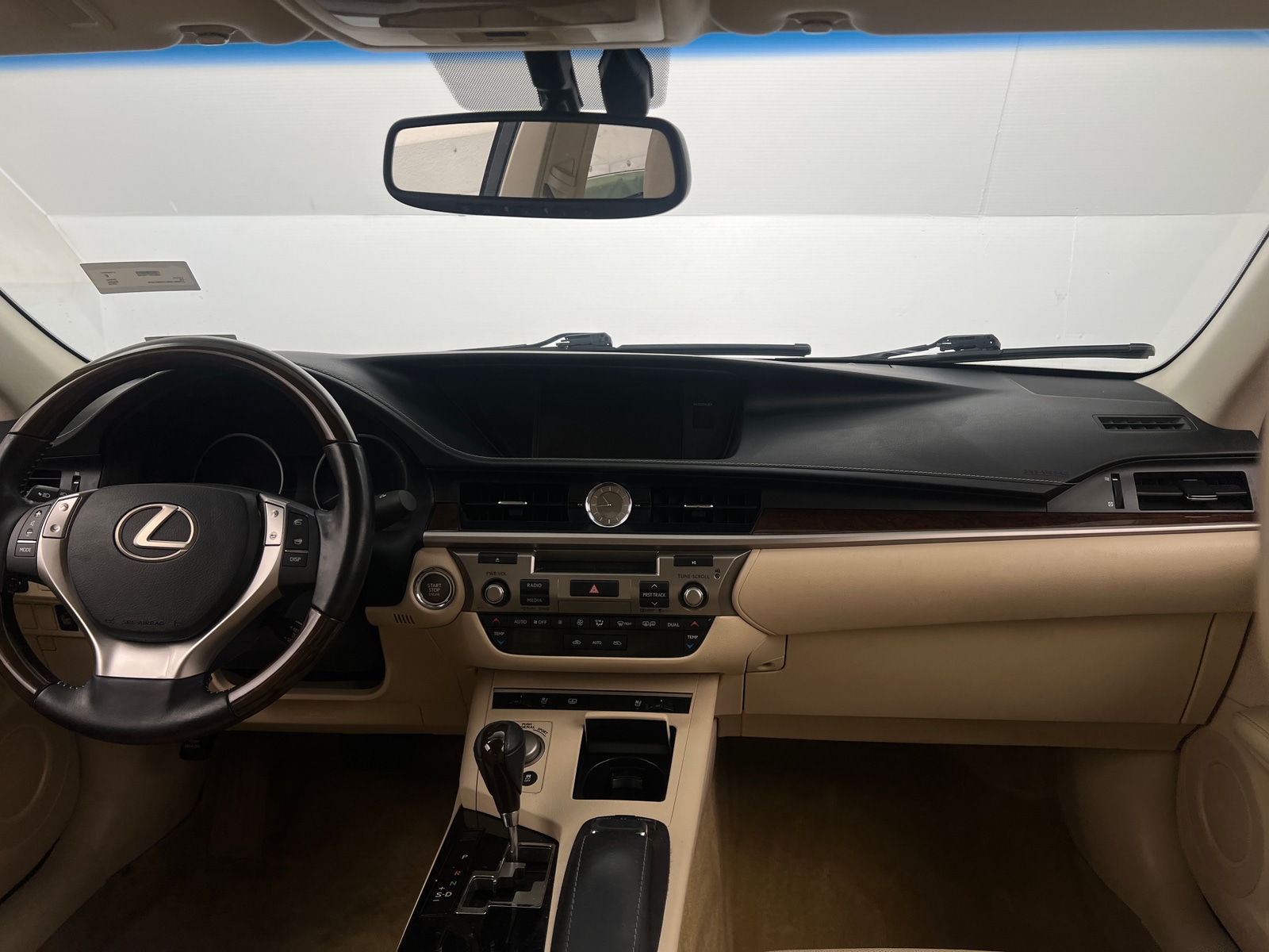 Thumbnail: 2015 Lexus ES - 2