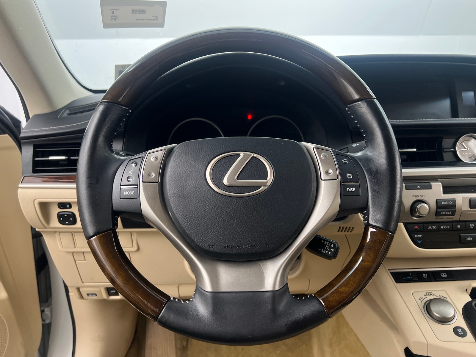 Thumbnail: 2015 Lexus ES - 4