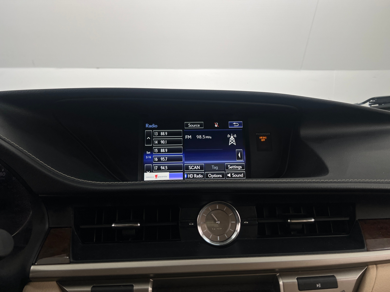 Thumbnail: 2015 Lexus ES - 3