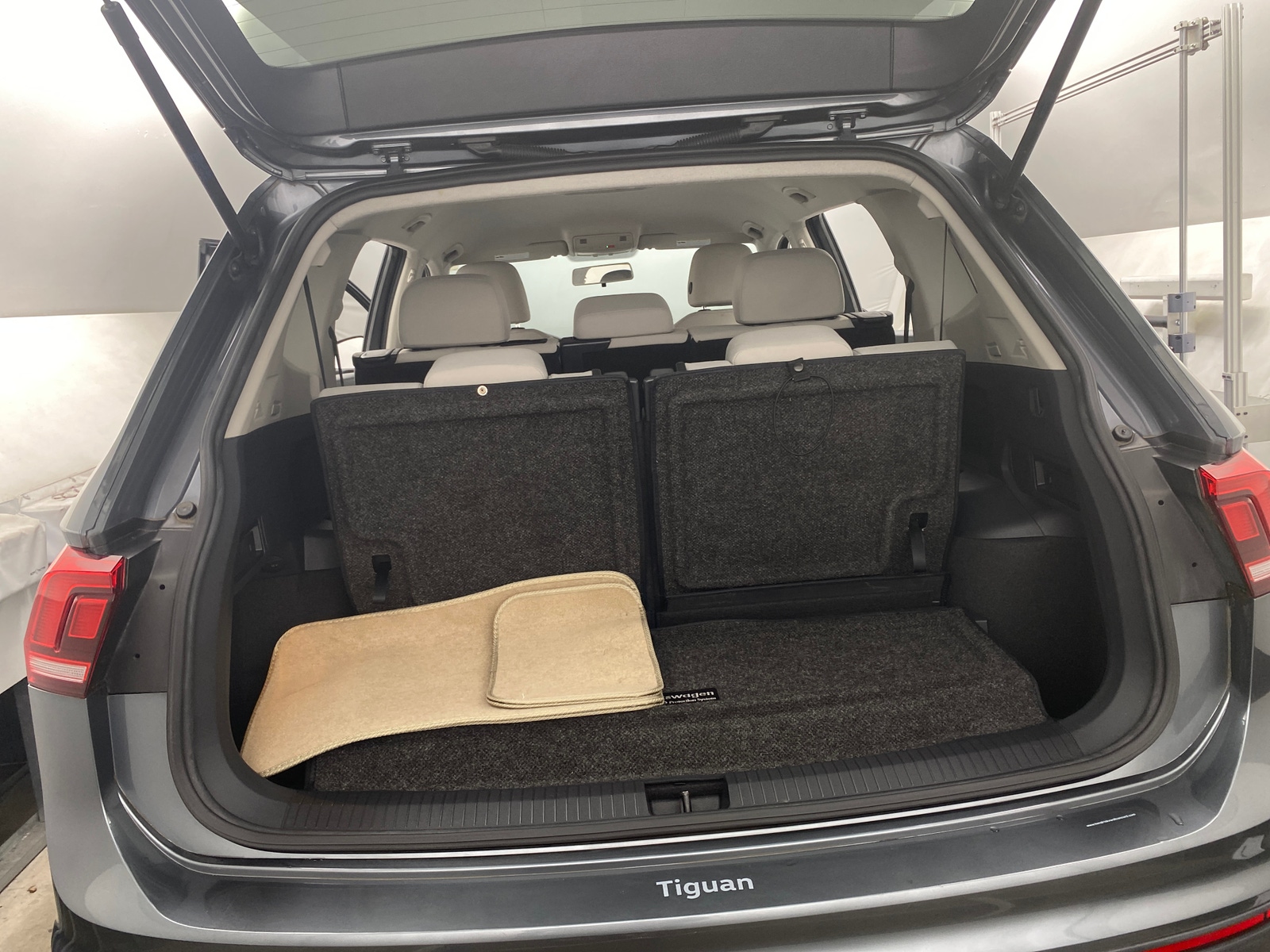 Thumbnail: 2020 Volkswagen Tiguan - 7