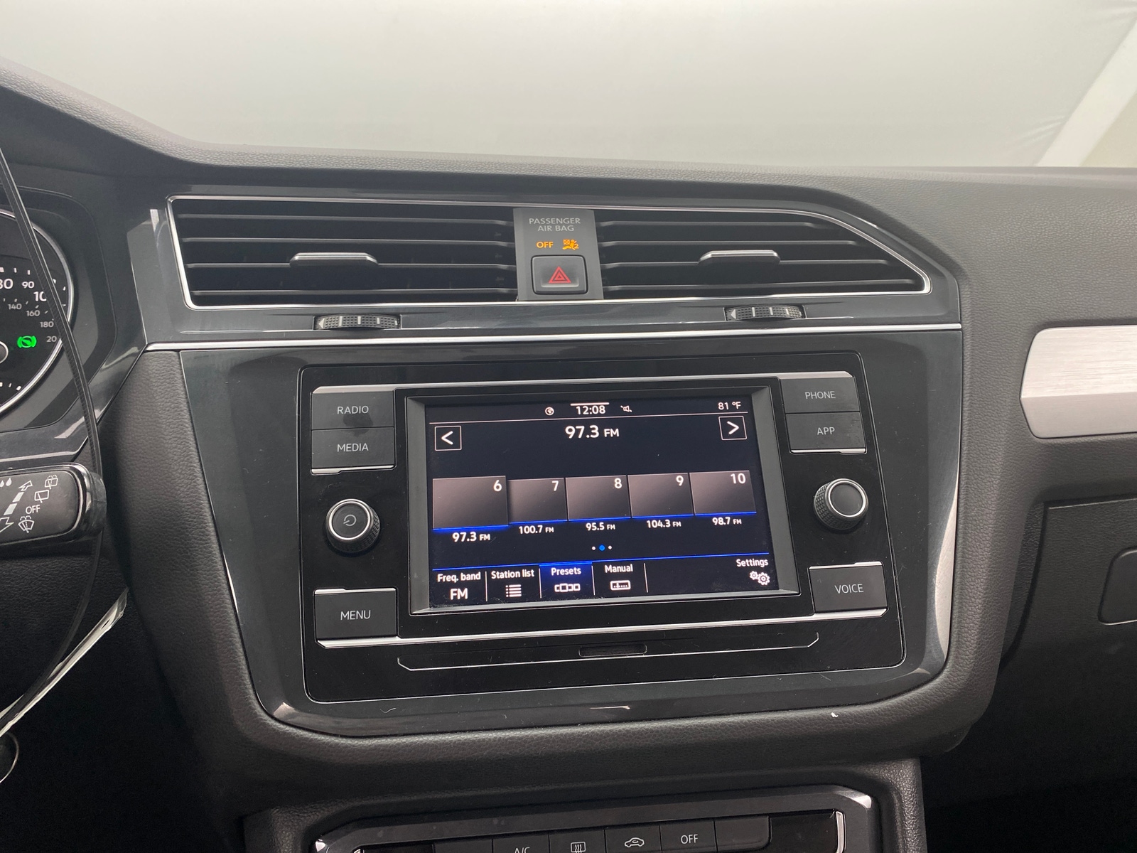 Thumbnail: 2020 Volkswagen Tiguan - 4