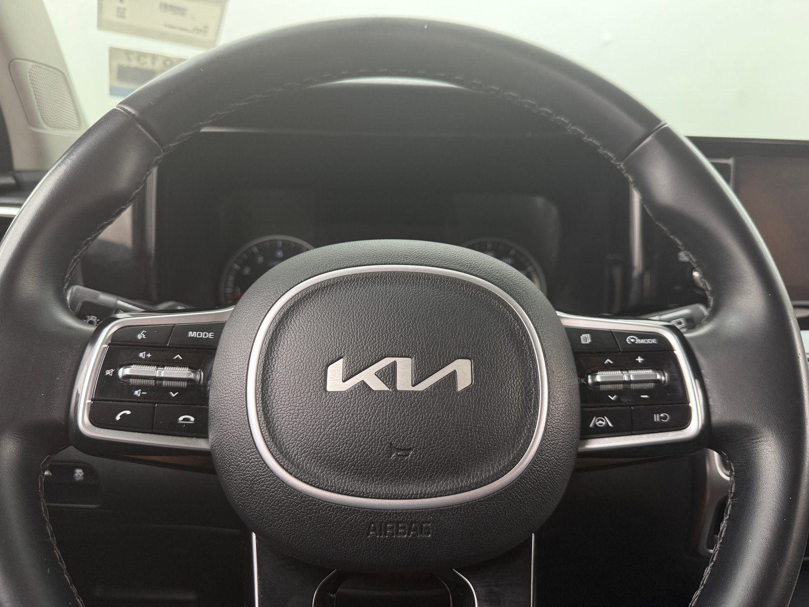 Thumbnail: 2022 Kia Sorento - 4