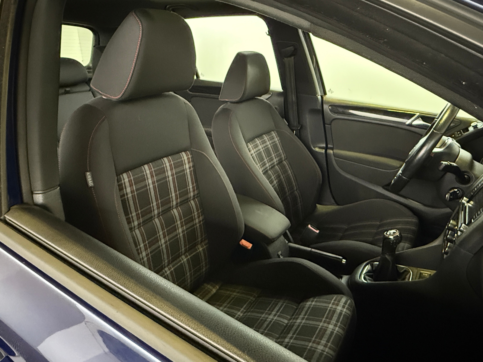 Thumbnail: 2013 Volkswagen Golf - 2