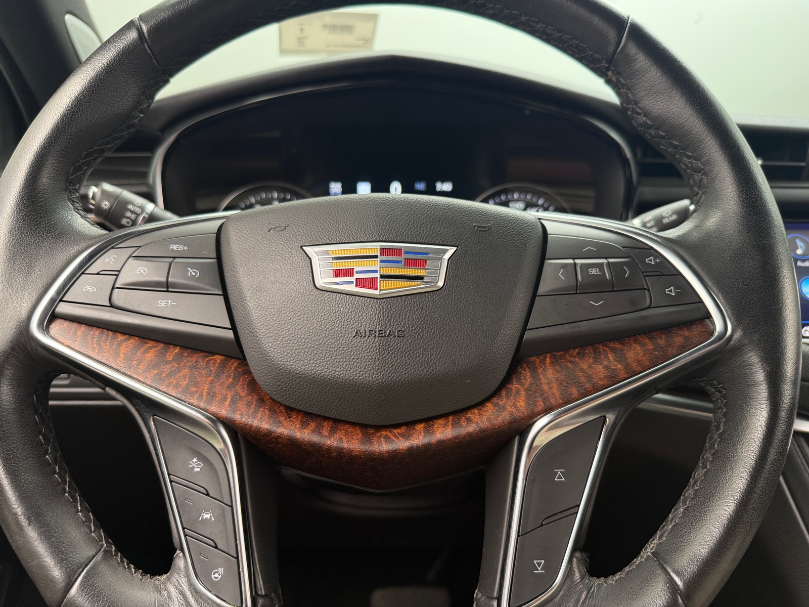 Thumbnail: 2022 Cadillac XT5 - 4