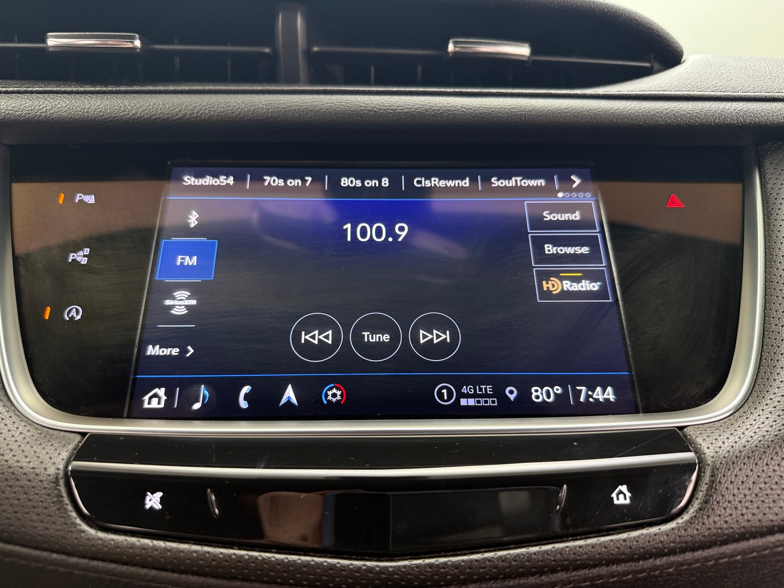 Thumbnail: 2022 Cadillac XT5 - 3