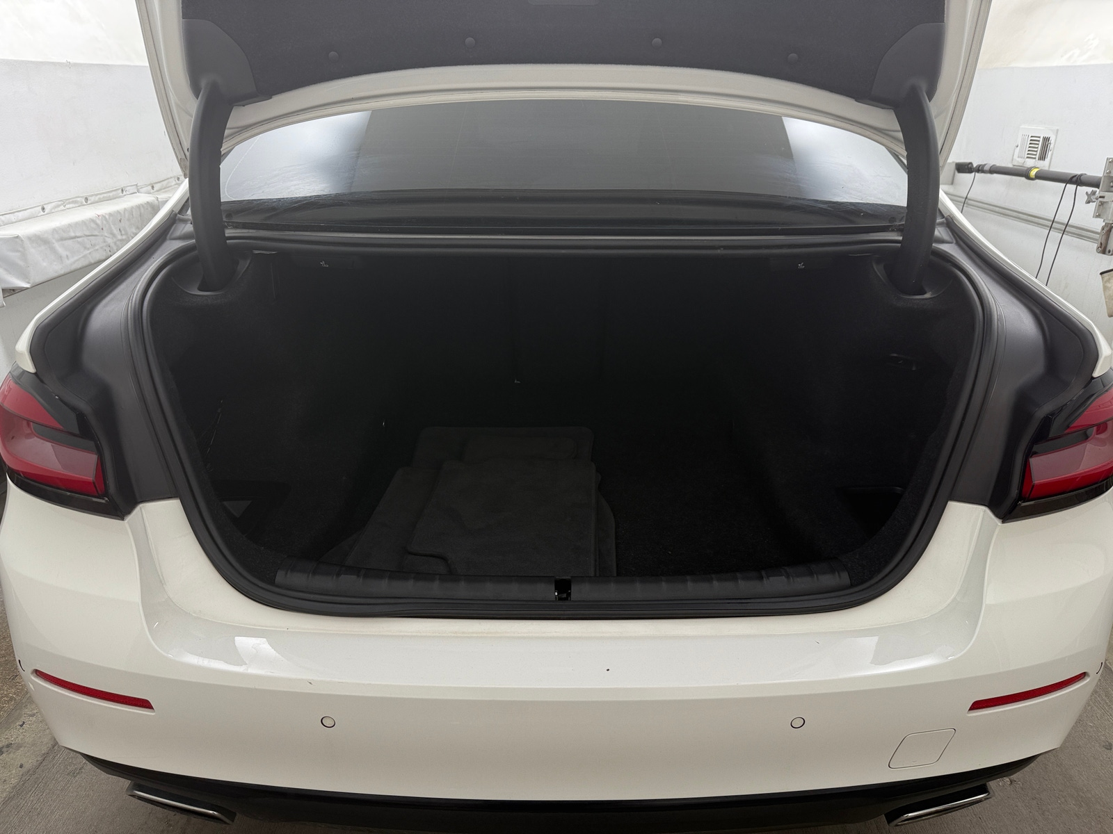 Thumbnail: 2021 BMW 5 Series - 6