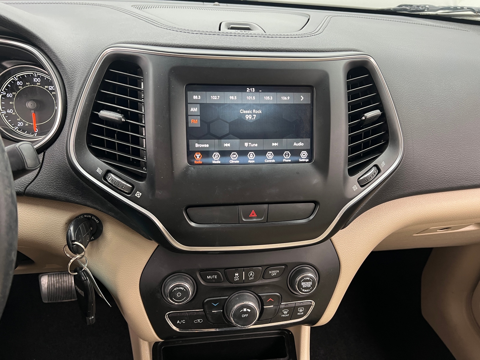 Thumbnail: 2019 Jeep Cherokee - 4