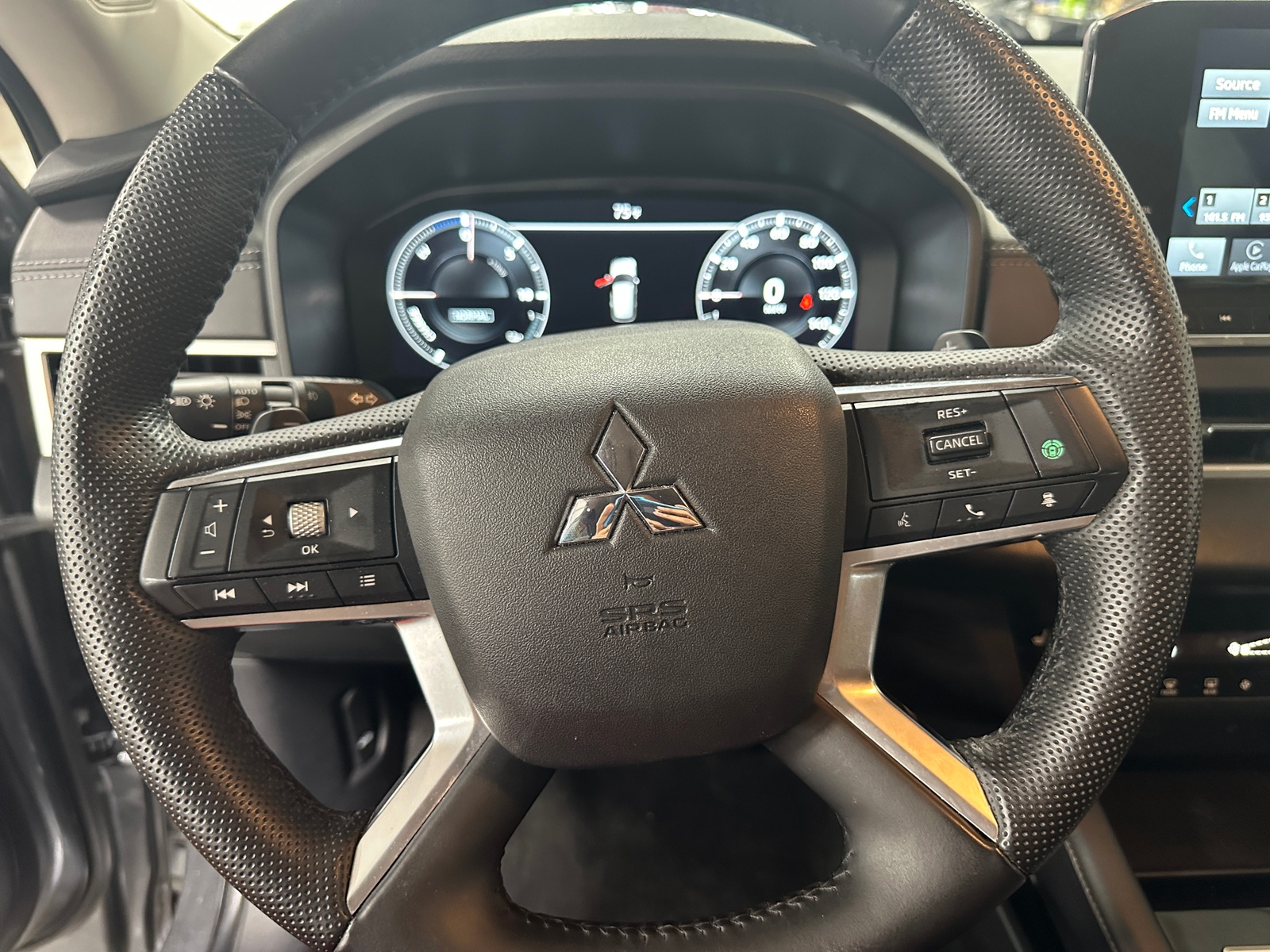 Thumbnail: 2023 Mitsubishi Outlander - 4