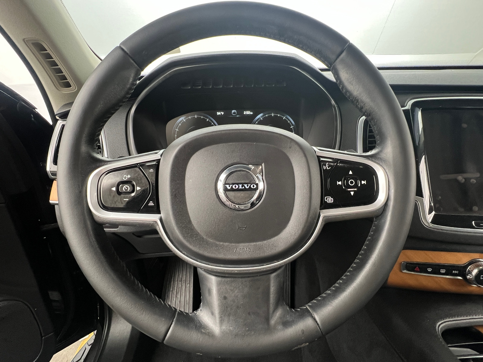 Thumbnail: 2022 Volvo XC90 - 4