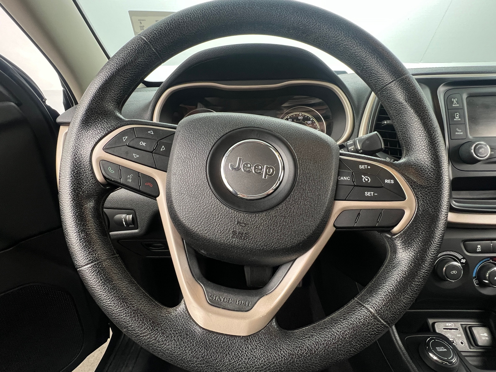 Thumbnail: 2016 Jeep Cherokee - 5