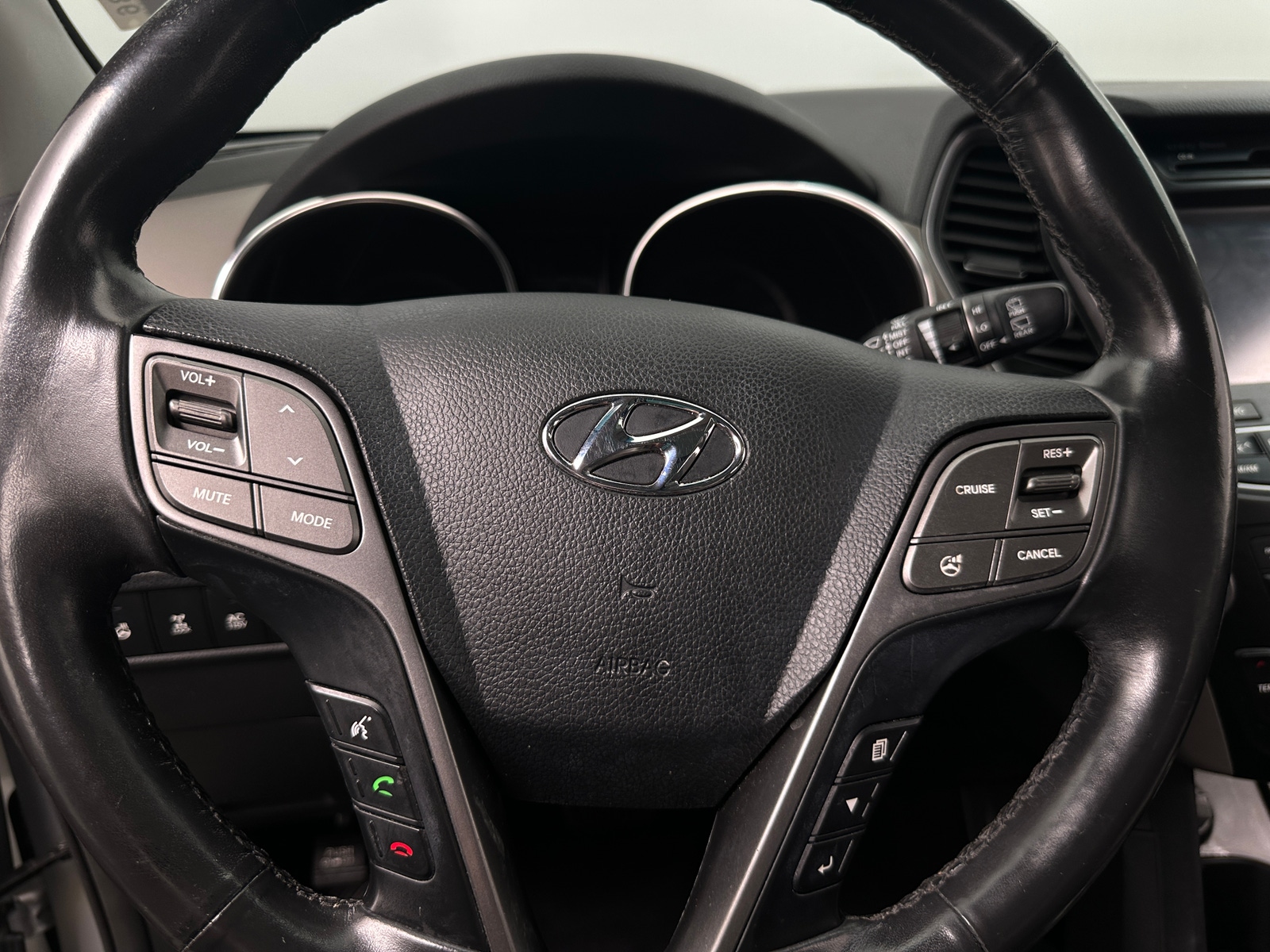 Thumbnail: 2016 Hyundai Santa Fe - 4