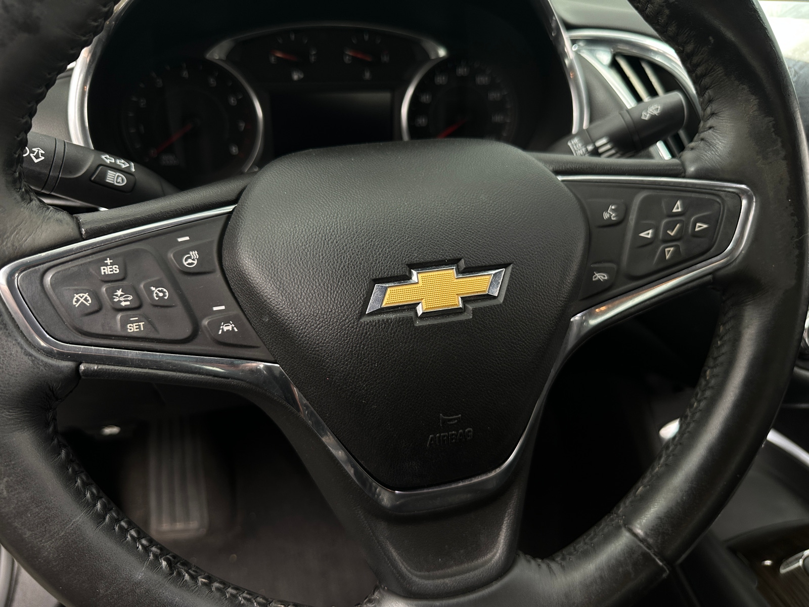 Thumbnail: 2017 Chevrolet Malibu - 4