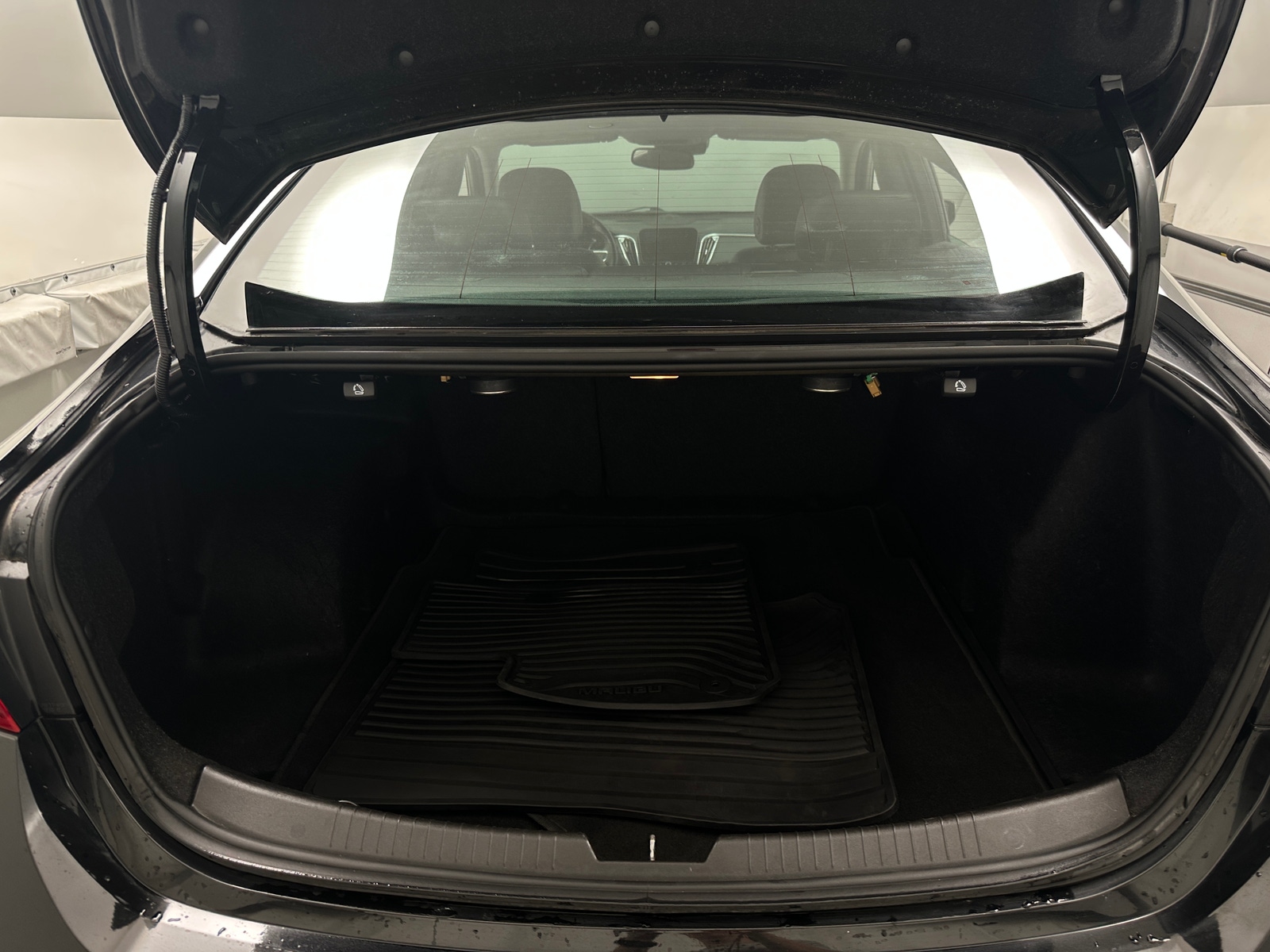 Thumbnail: 2017 Chevrolet Malibu - 6