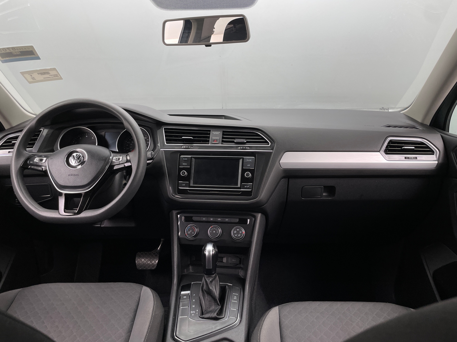 Thumbnail: 2018 Volkswagen Tiguan - 3