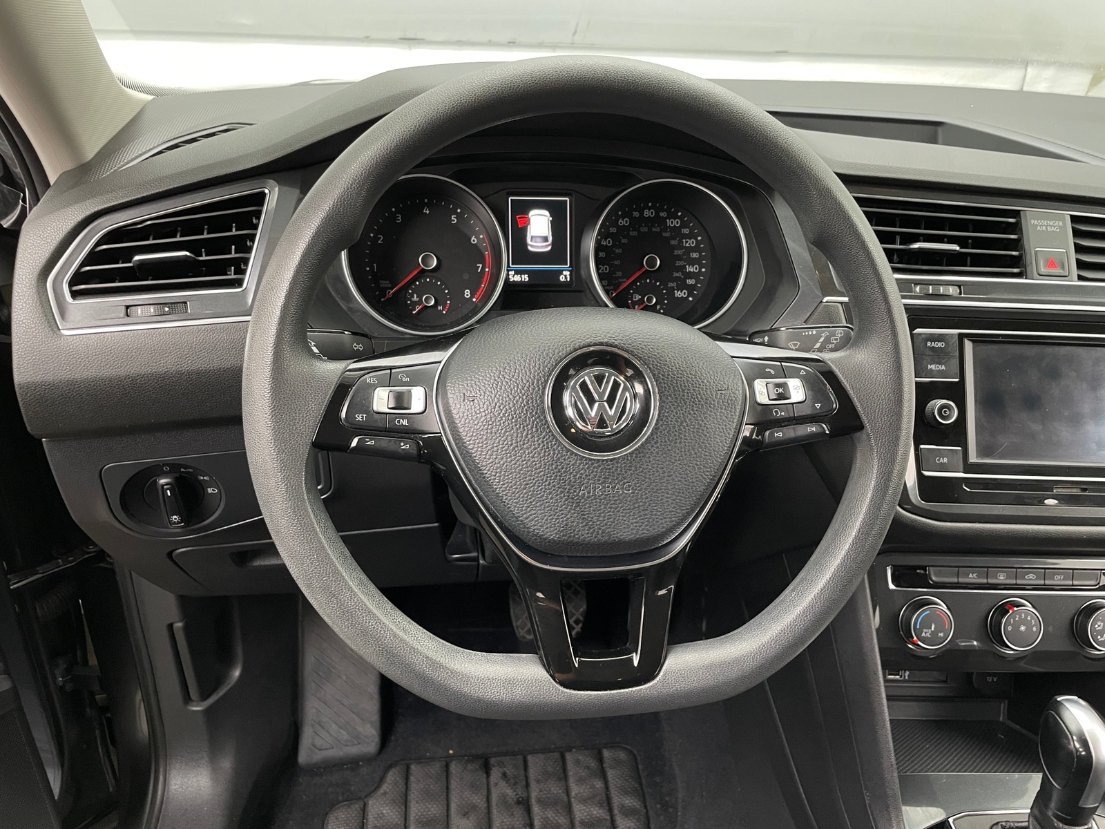 Thumbnail: 2018 Volkswagen Tiguan - 5