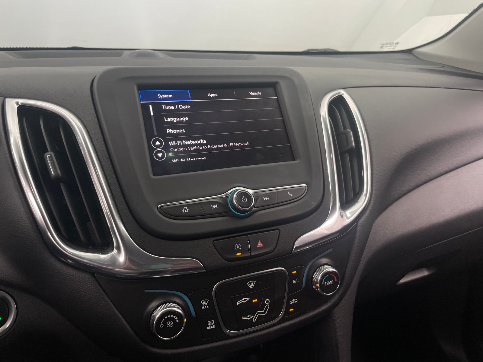 Thumbnail: 2023 Chevrolet Equinox - 4