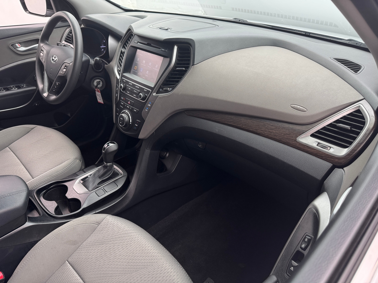 Thumbnail: 2017 Hyundai Santa Fe - 3