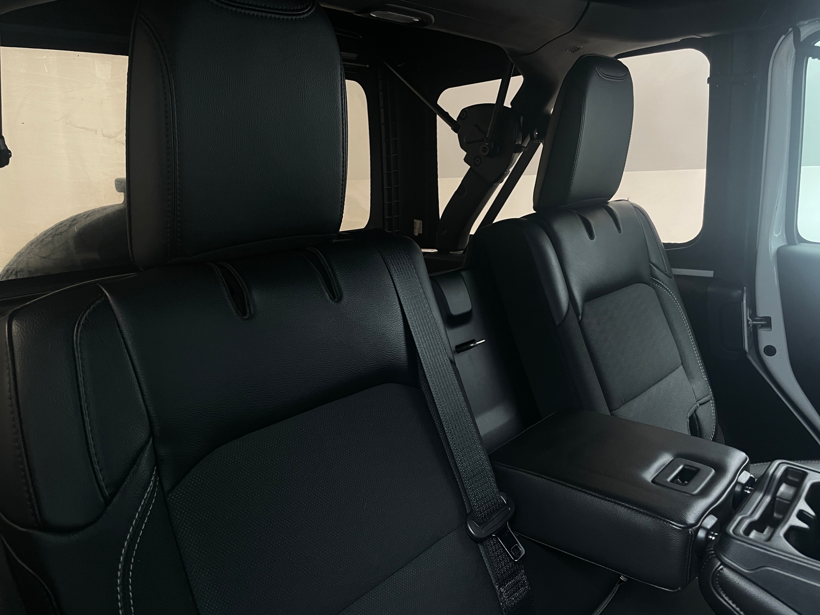 Thumbnail: 2020 Jeep Wrangler - 6