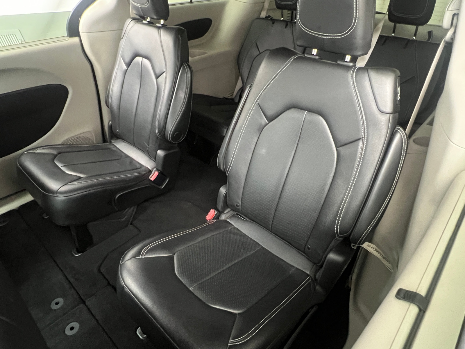 Thumbnail: 2022 Chrysler Pacifica - 5