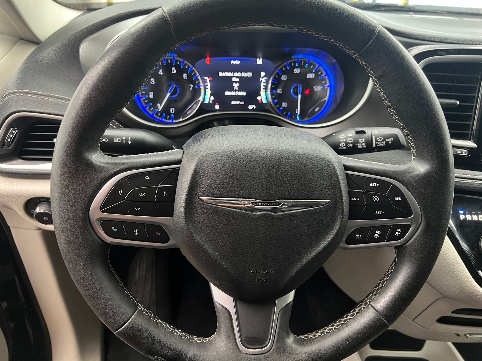 Thumbnail: 2022 Chrysler Pacifica - 4