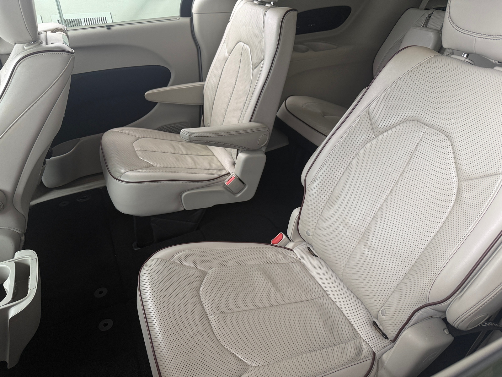 Thumbnail: 2017 Chrysler Pacifica - 5