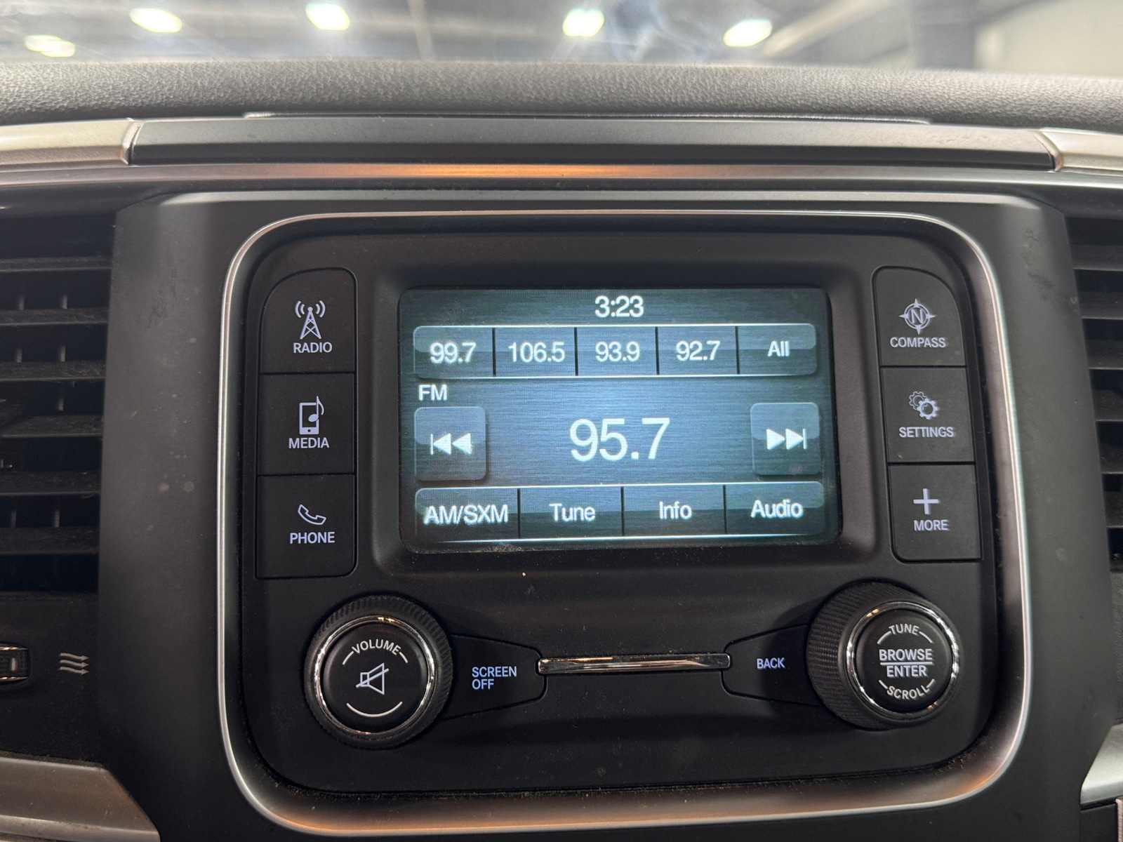 Thumbnail: 2020 RAM 1500 Classic - 4