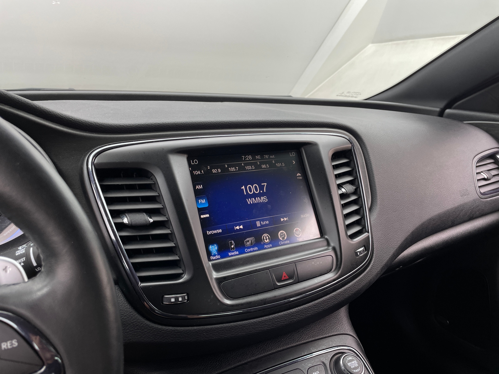 Thumbnail: 2016 Chrysler 200 - 4
