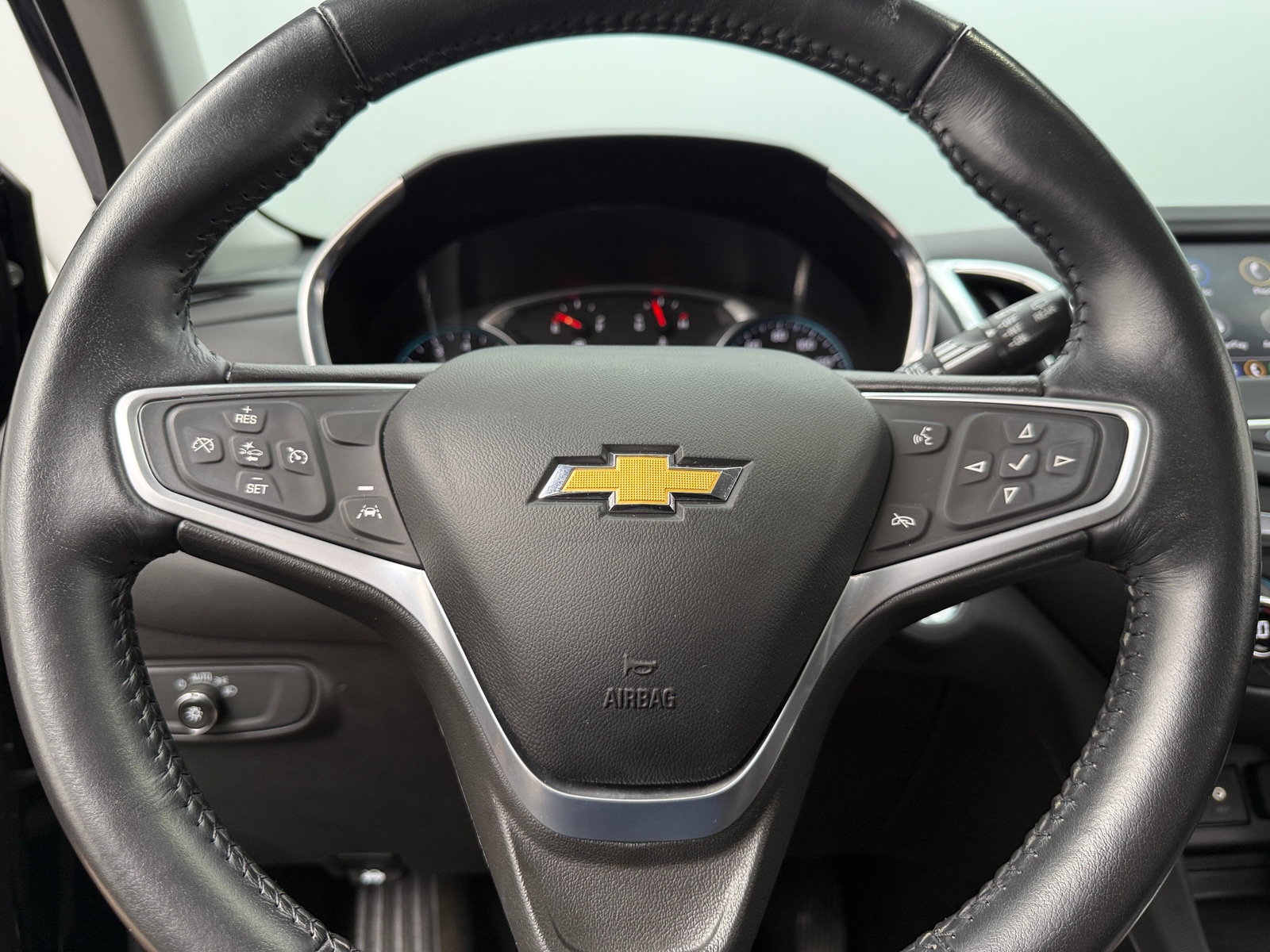 Thumbnail: 2022 Chevrolet Equinox - 5