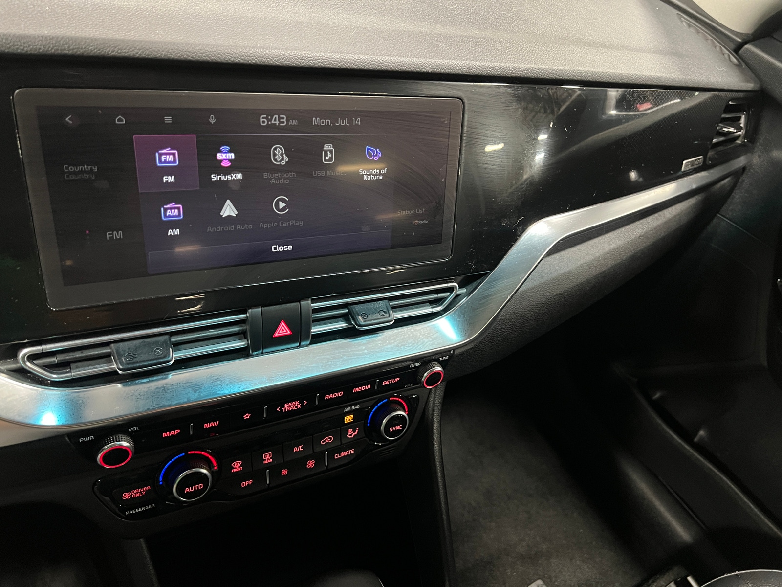 Thumbnail: 2022 Kia Niro - 3