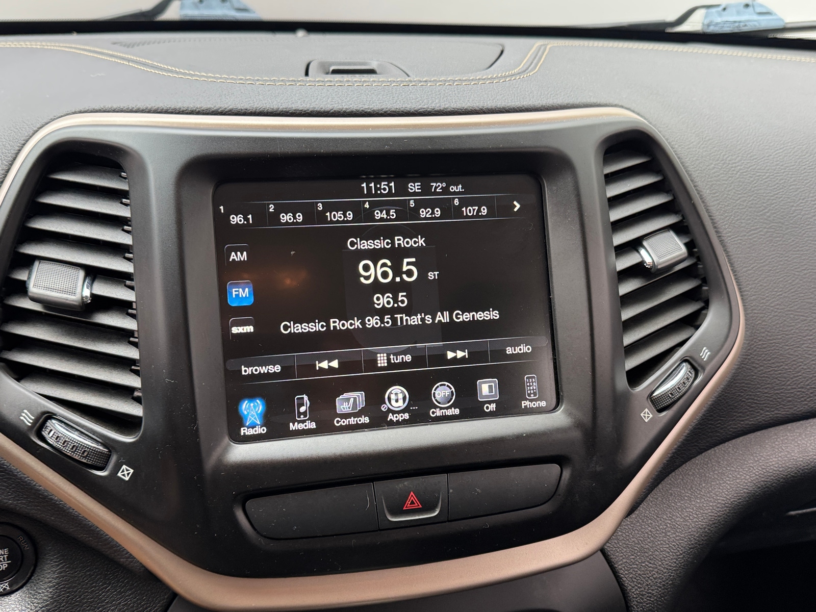 Thumbnail: 2017 Jeep Cherokee - 3