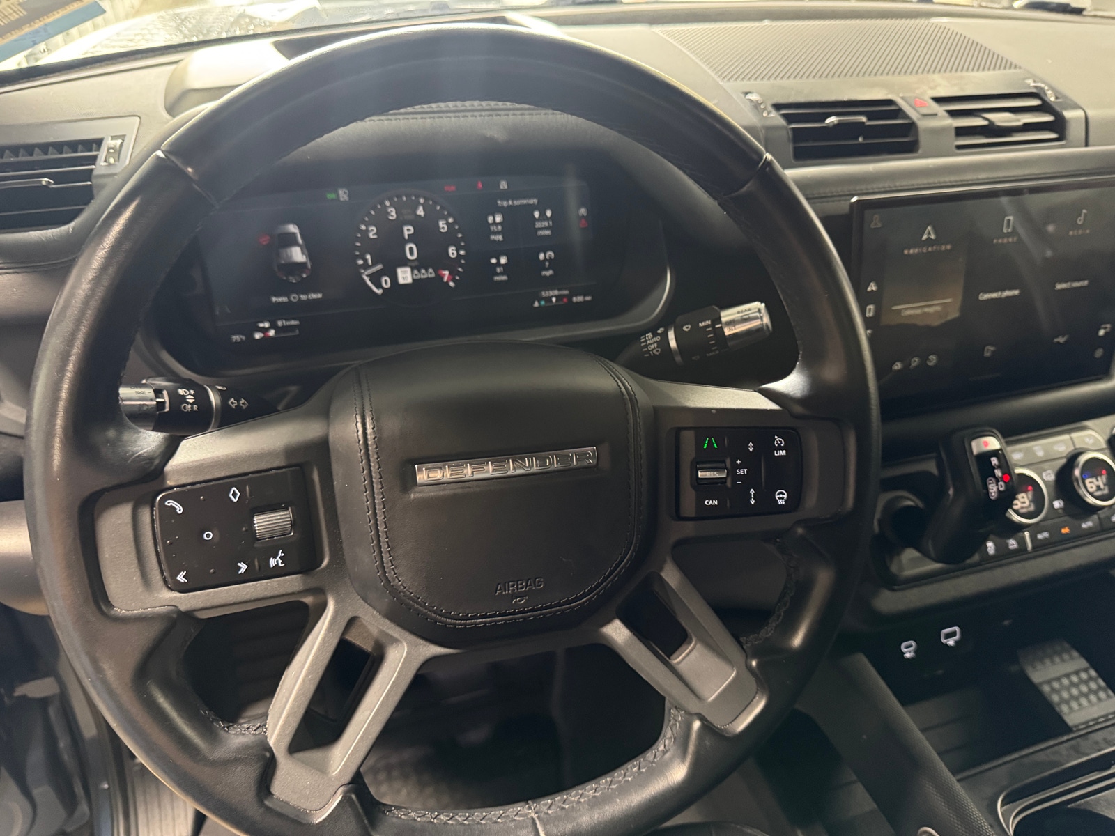 Thumbnail: 2022 Land Rover Defender - 4