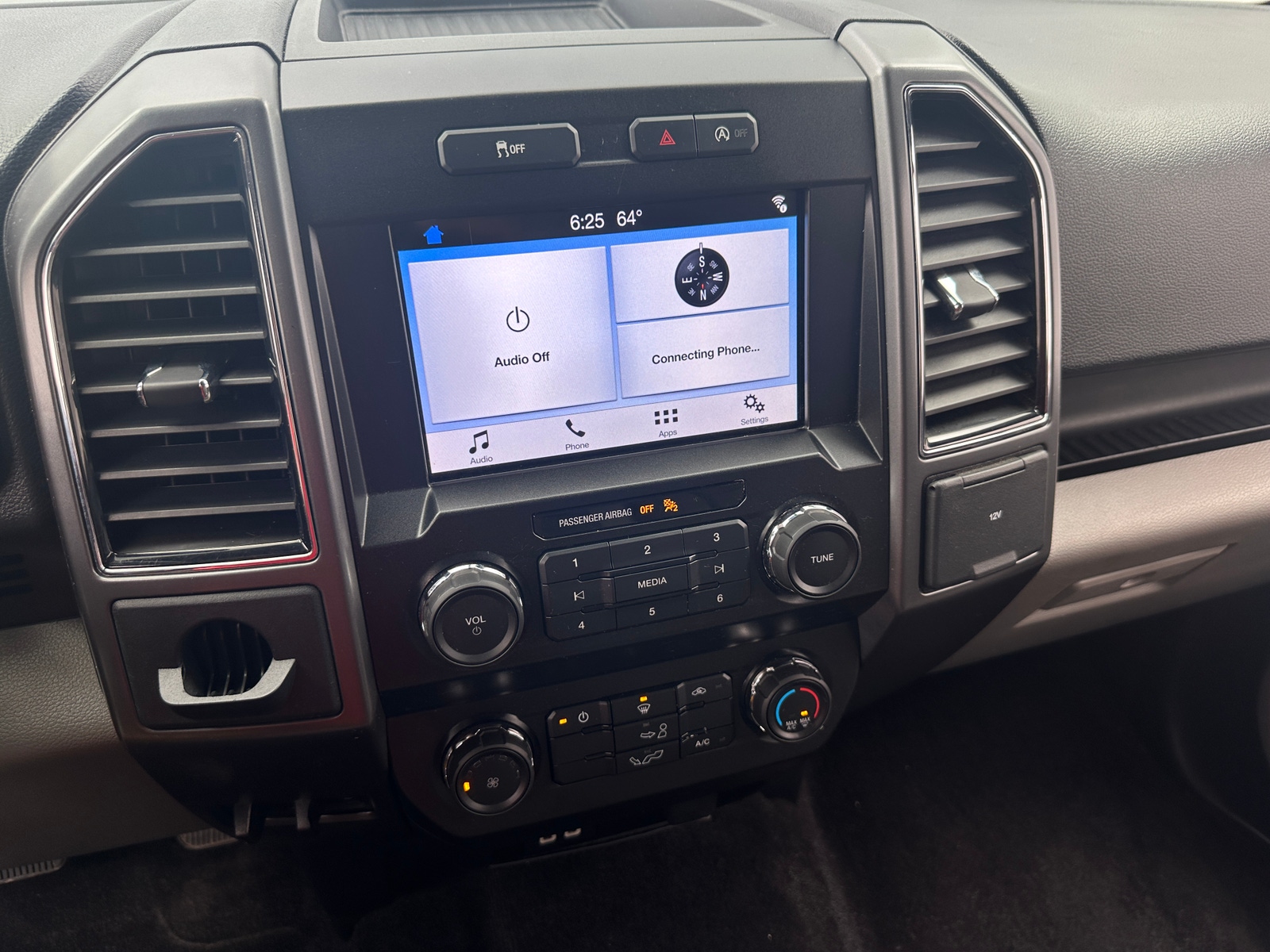 Thumbnail: 2019 Ford Econoline - 4