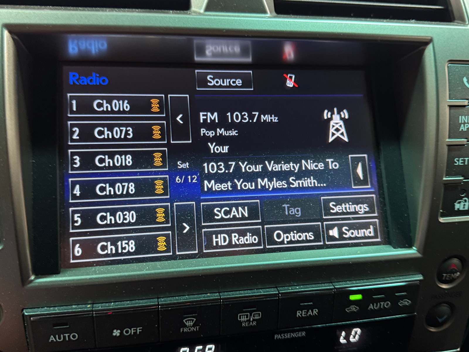Thumbnail: 2015 Lexus GX - 3