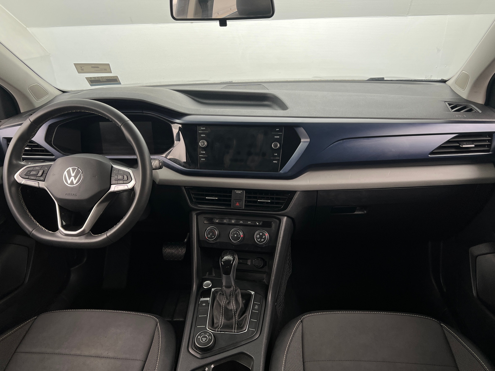 Thumbnail: 2022 Volkswagen Taos - 2