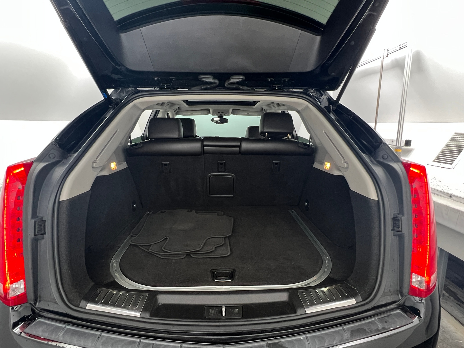 Thumbnail: 2014 Cadillac SRX - 6