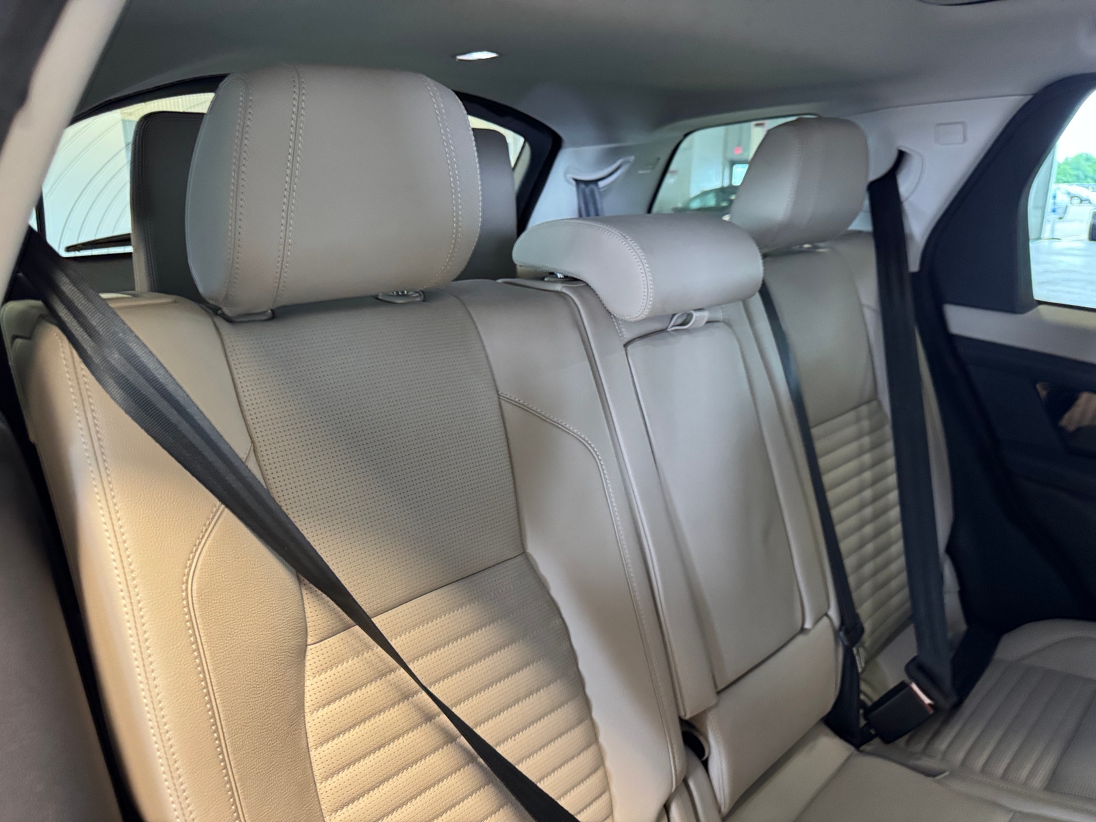 Thumbnail: 2021 Land Rover Discovery Sport - 6