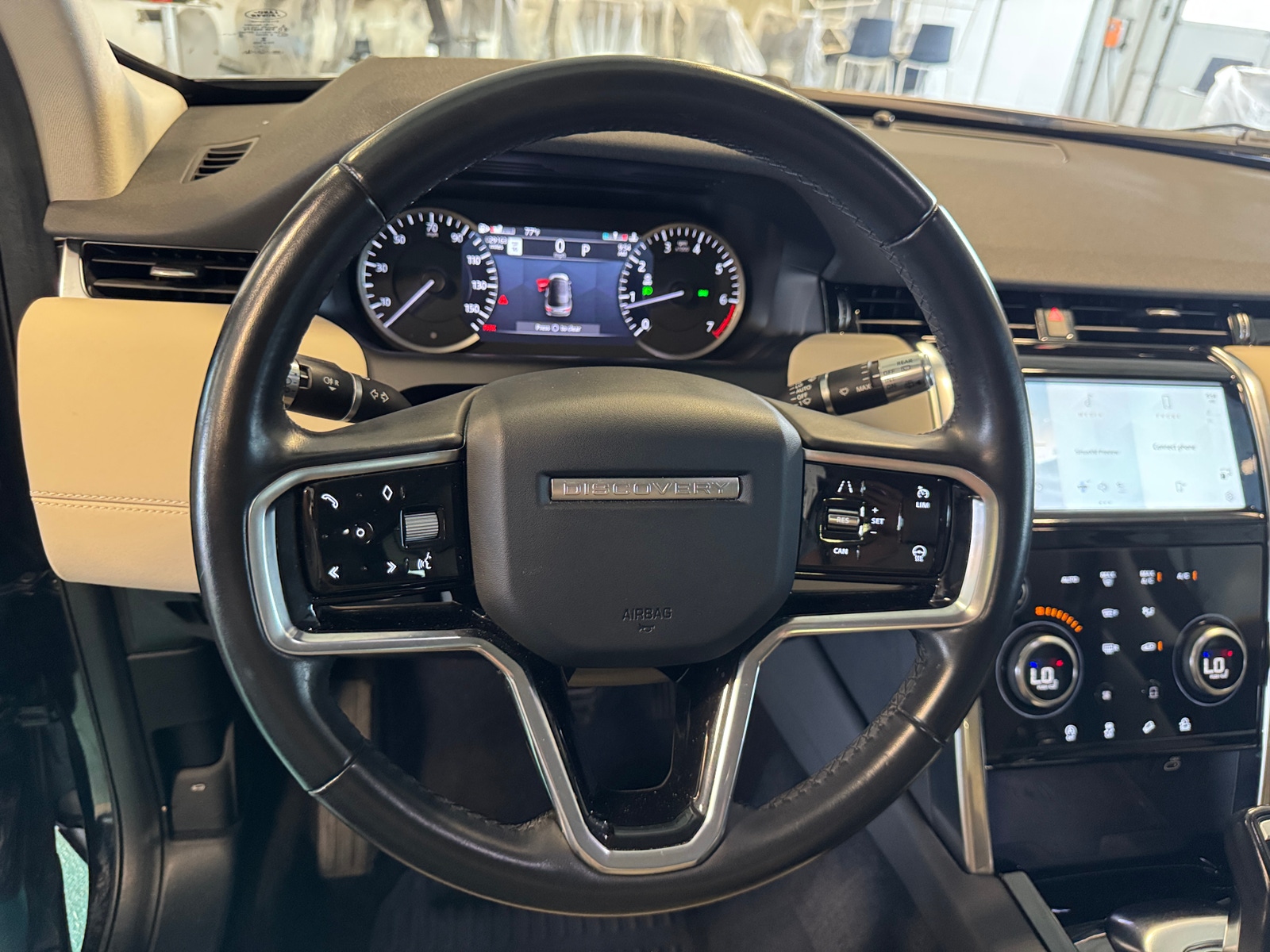 Thumbnail: 2021 Land Rover Discovery Sport - 5