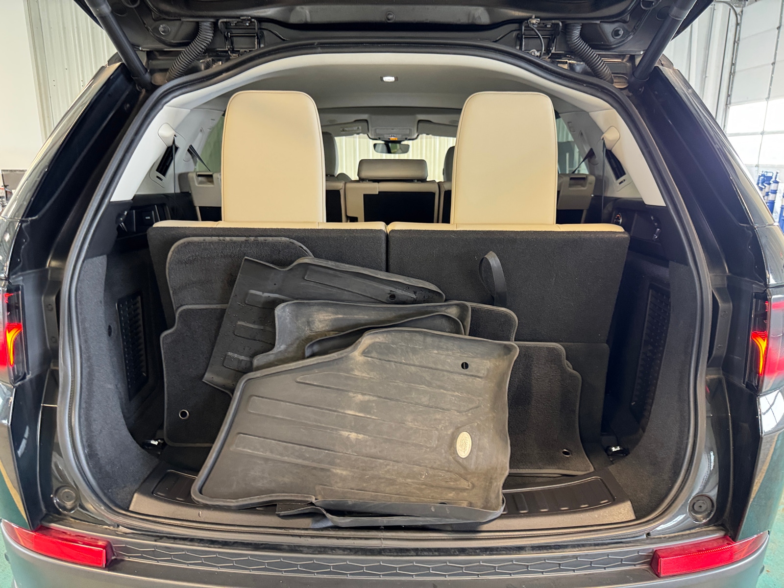 Thumbnail: 2021 Land Rover Discovery Sport - 7