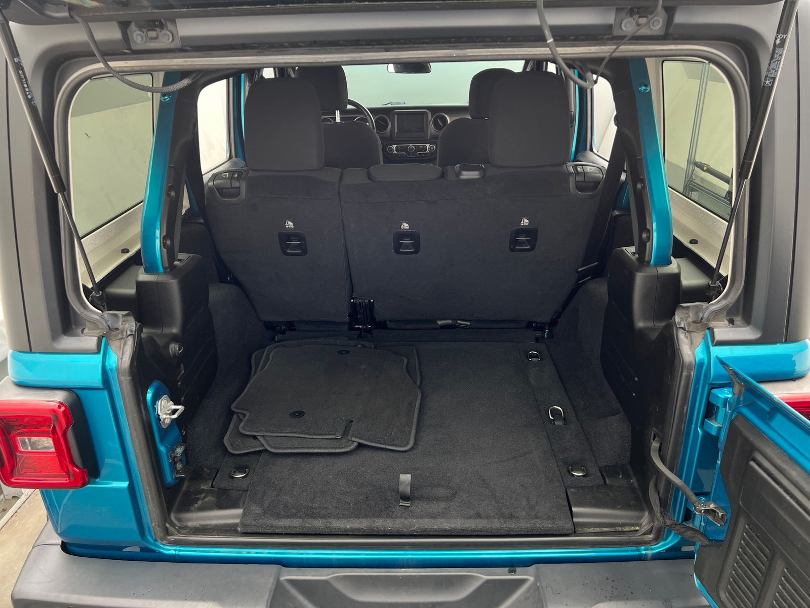 Thumbnail: 2019 Jeep Wrangler - 7