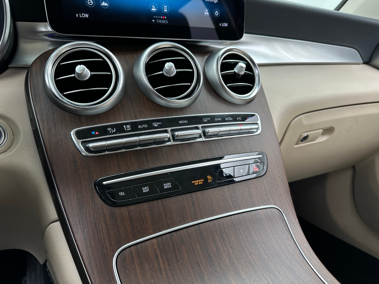 Thumbnail: 2022 Mercedes-Benz GLC - 3